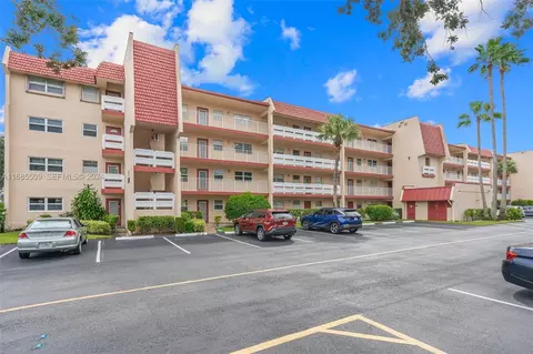 1015 Country Club Dr #307, Margate, FL 33063