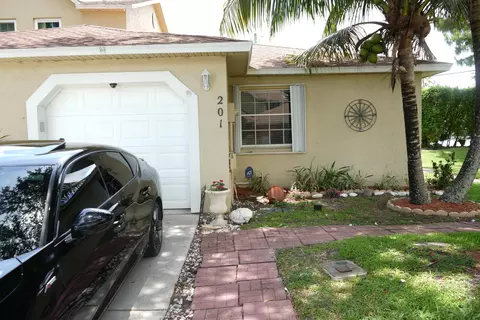 201 Maplewood Dr #201, Greenacres, FL 33415