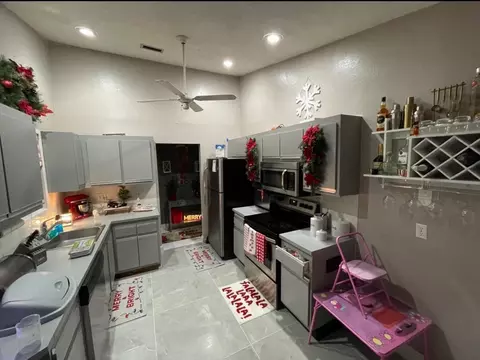 7620 NW 38th Ct, Sunrise, FL 33351
