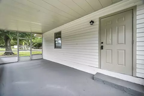 Exterior - 833 NW 34th St, Okeechobee, FL 34972 photo 5 of 11