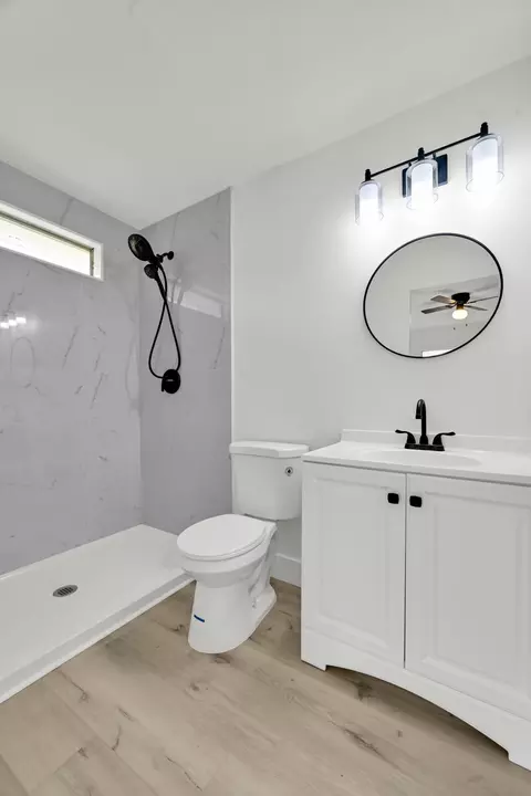 Bath - 833 NW 34th St, Okeechobee, FL 34972 photo 2 of 3