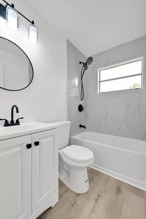 Bath - 833 NW 34th St, Okeechobee, FL 34972 photo 1 of 3