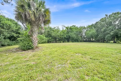 Exterior - 833 NW 34th St, Okeechobee, FL 34972 photo 8 of 11