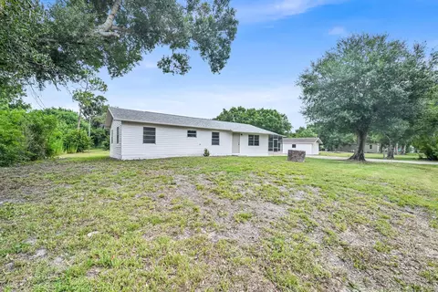Exterior - 833 NW 34th St, Okeechobee, FL 34972 photo 2 of 11