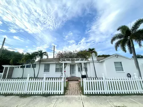 255 Foresteria Dr, Lake Park, FL 33403