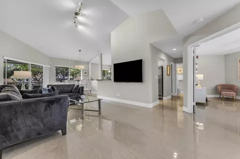 994 NW 93rd Ave, Plantation, FL 33324