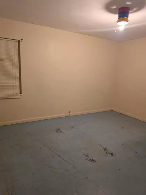 Bedroom - 325 SE 16th Ave, Okeechobee, FL 34974 photo 2 of 2