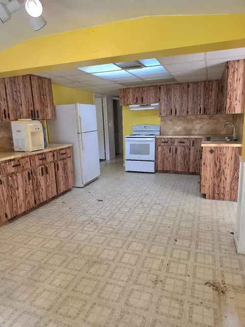 Kitchen - 325 SE 16th Ave, Okeechobee, FL 34974 photo 1 of 1