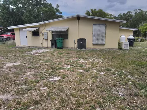 Exterior - 325 SE 16th Ave, Okeechobee, FL 34974 photo 3 of 4