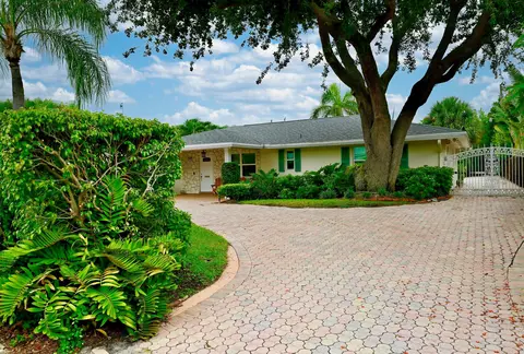 129 Alhambra Pl, West Palm Beach, FL 33405