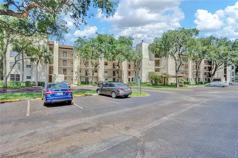 9460 Poinciana Pl #101, Davie, FL 33324