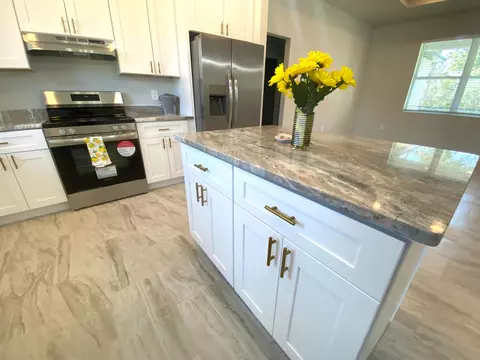 Kitchen - 4229 Elson Ave, Sebring, FL 33875 photo 2 of 2