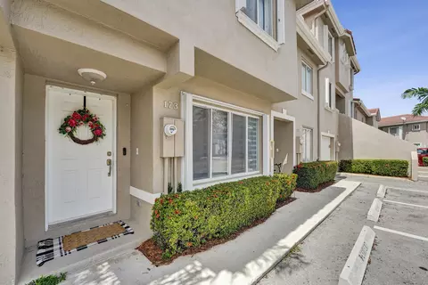 173 Riviera Cir, Weston, FL 33326