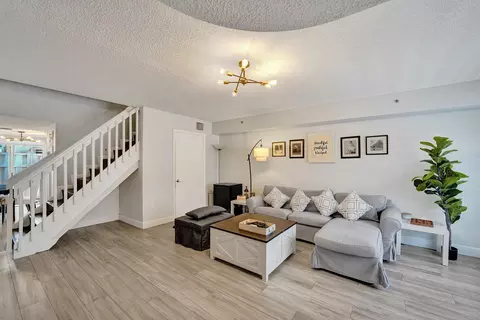 173 Riviera Cir, Weston, FL 33326