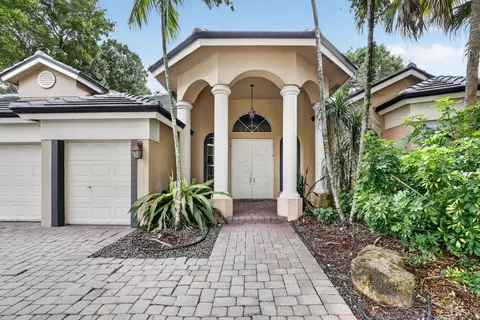 8106 N Savannah Cir, Davie, FL 33328