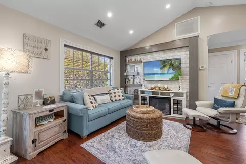 1616 SE Se Grn #M204, Acres Circle, FL 34952