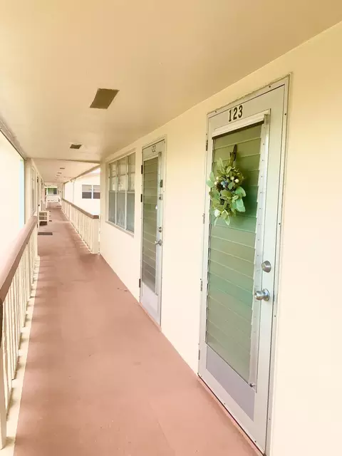 123 Canterbury E, West Palm Beach, FL 33417