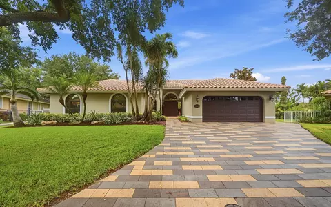 4704 NW 99th Ln, Coral Springs, FL 33076