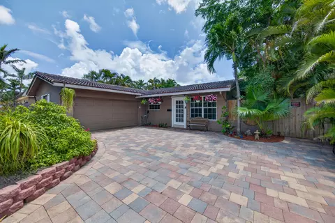 1540 NE 40th St, Oakland Park, FL 33334