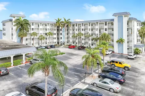 100 Paradise Harbour Blvd #211, North Palm Beach, FL 33408