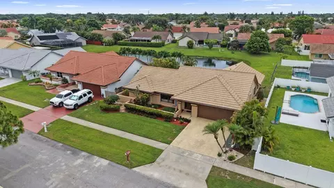 6063 Sunberry Cir, Boynton Beach, FL 33437