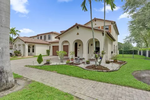 8541 NW 38th St, Pembroke Pines, FL 33024