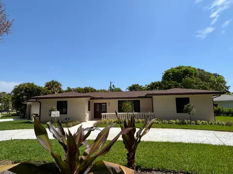 135 E Ilex Dr, Lake Park, FL 33403