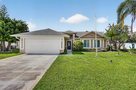 2755 SE Caladium Ave, Port Saint Lucie, FL 34952