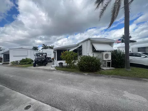 209 Eagle Dr E #E, Briny Breezes, FL 33435