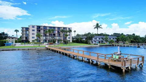 1202 S Lake Dr #105, Lantana, FL 33462