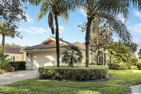 805 Niemen Dr, Palm Beach Gardens, FL 33410