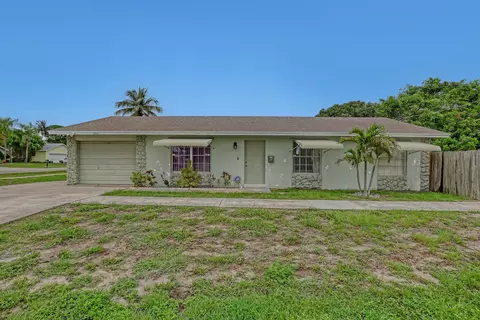 302 SW 8th St, Boynton Beach, FL 33426