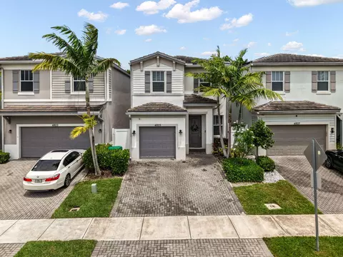 4805 NW 48th Ter, Tamarac, FL 33319