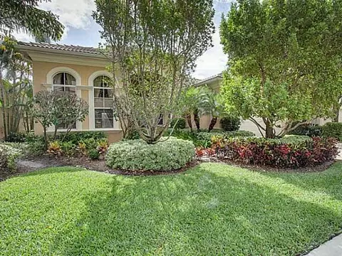 114 Tranquilla Dr, Palm Beach Gardens, FL 33418