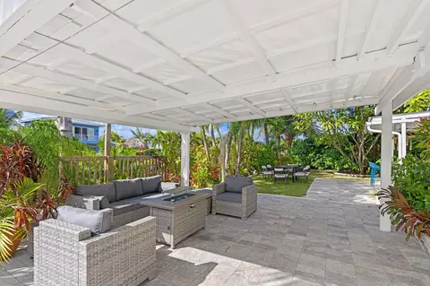 Exterior - 391 SE 7th Ave, Pompano Beach, FL 33060 photo 7 of 10