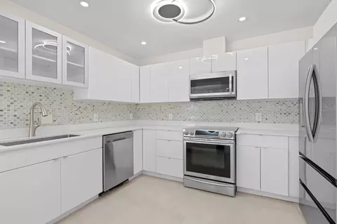 Kitchen - 391 SE 7th Ave, Pompano Beach, FL 33060 photo 4 of 5