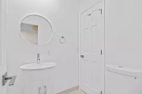 Bath - 391 SE 7th Ave, Pompano Beach, FL 33060 photo 5 of 6