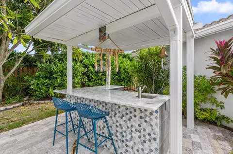 Exterior - 391 SE 7th Ave, Pompano Beach, FL 33060 photo 8 of 10