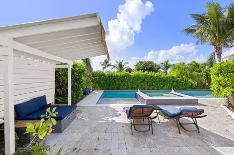 Exterior - 391 SE 7th Ave, Pompano Beach, FL 33060 photo 5 of 10