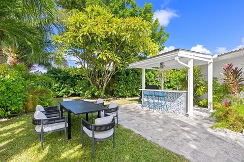 Exterior - 391 SE 7th Ave, Pompano Beach, FL 33060 photo 6 of 10