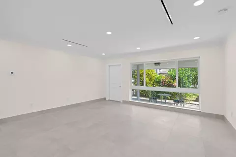 Living - 391 SE 7th Ave, Pompano Beach, FL 33060 photo 5 of 7