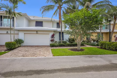 3032 Princeton Ln, Palm Beach Gardens, FL 33418