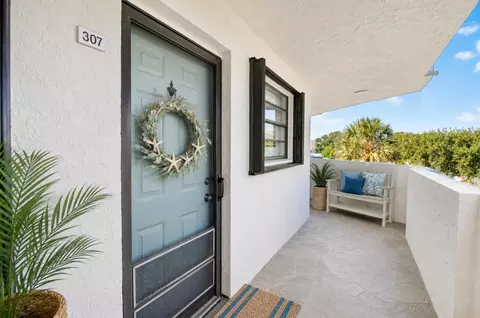 555 Banyan Tree Ln #307, Delray Beach, FL 33483