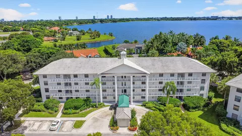 3516 Whitehall Dr #301, West Palm Beach, FL 33401