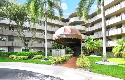 900 Colony Point Cir #121, Pembroke Pines, FL 33026
