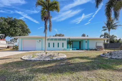 683 SE Harborview Dr, Port Saint Lucie, FL 34983