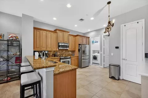 4710 Artesa Way E, Palm Beach Gardens, FL 33418