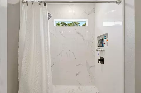 Bath - 3899 SE Lee St, Stuart, FL 34997 photo 1 of 2