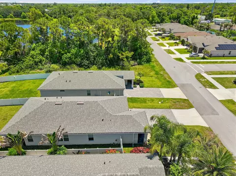 View/Area - 3899 SE Lee St, Stuart, FL 34997 photo 8 of 17