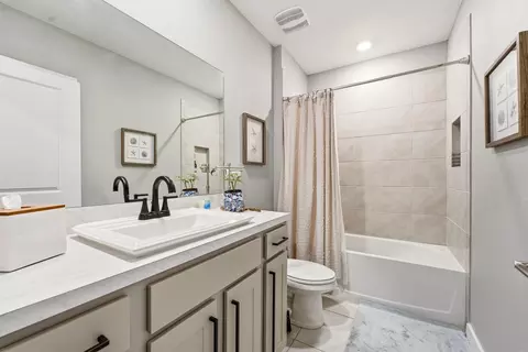 Bath - 3899 SE Lee St, Stuart, FL 34997 photo 2 of 2